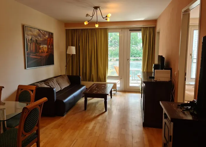 Topdomizil Checkpoint Plaza Apartment